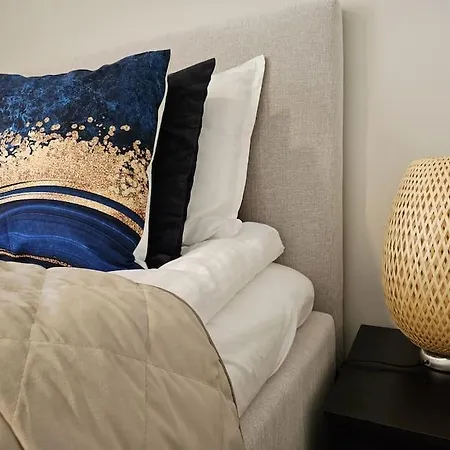 Huoneisto Luxcityhome 300m Metro With Glass Balcony
